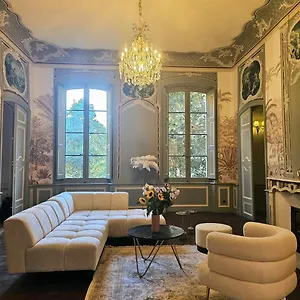 Les De Montigny Apartment